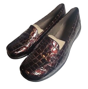 Clark's women Crocodile Pattern slip on Loafers 10M